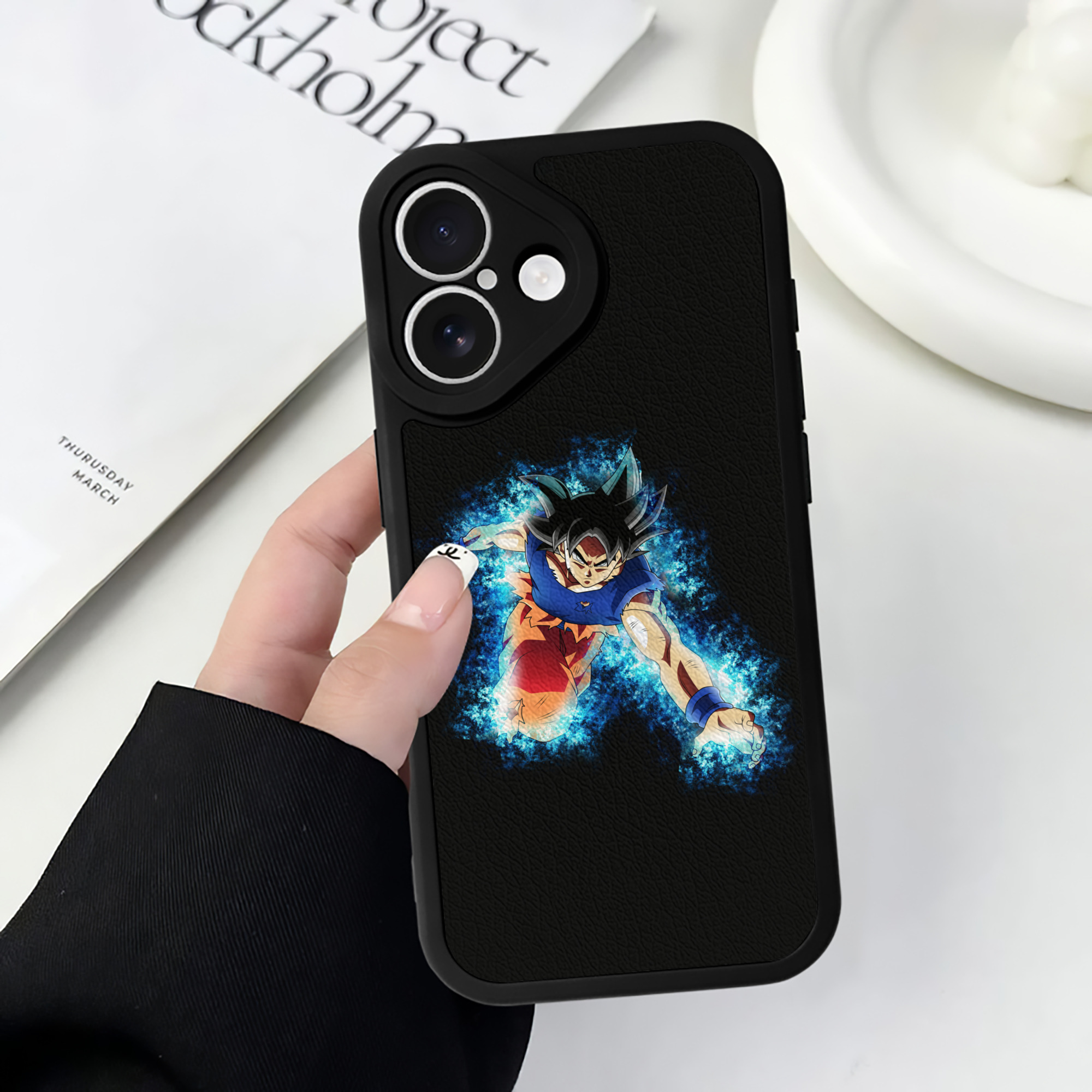（画像用） ドラゴンボール 孫悟空（そん ごくう）Son Goku カカロット DRAGON BALL Kakarotto 【iPhone 16シリーズ対応】シリコンスマホケース（レザー調） 材質：シリコン